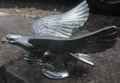 Накапотная статуэтка «Летящий орёл»